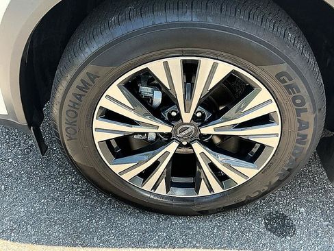 Certified 2023 Nissan Rogue SV FWD image 8
