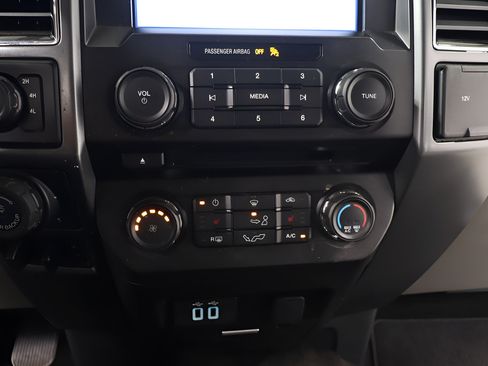 Used 2018 Ford F150 XLT w/ Equipment Group 302A Luxury AWD/4WD image 10