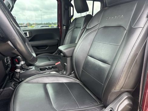 Used 2022 Jeep Wrangler Unlimited Sahara w/ LED Lighting Group AWD/4WD image 15