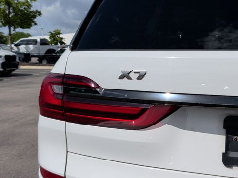 Used 2021 BMW X7 M50i w/ Dynamic Handling Package image 11