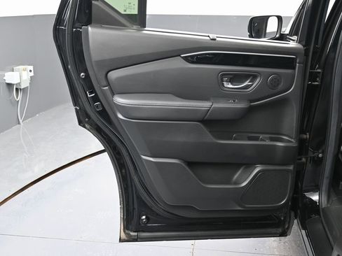 Used 2025 Honda Pilot EX-L image 40