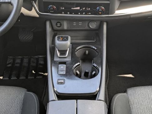 Used 2024 Nissan Rogue SV FWD image 22