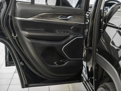 Used 2022 Jeep Grand Cherokee Limited 4xe w/ Luxury Tech Group II AWD/4WD image 43