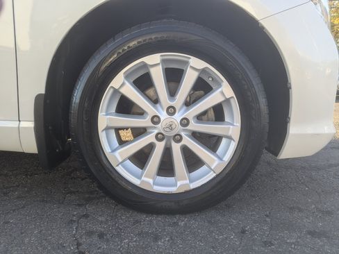 Used 2012 Toyota Venza XLE image 53