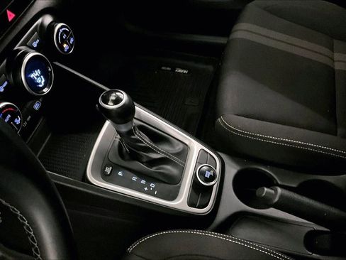 Used 2022 Hyundai Venue SEL image 16