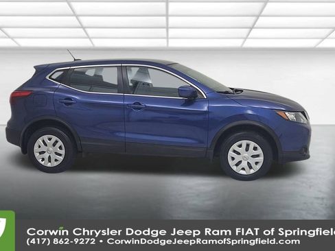 Used 2019 Nissan Rogue Sport S image 17