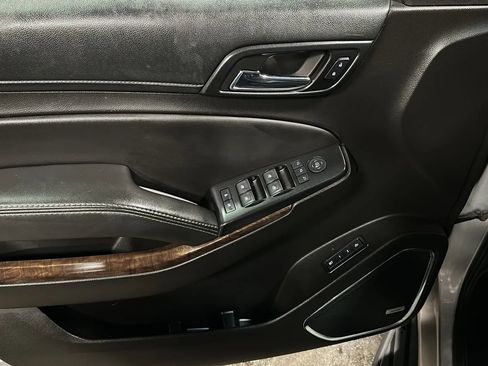 Used 2017 Chevrolet Suburban LT image 10