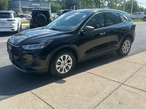 Used 2023 Ford Escape Active w/ Tech Pack #1 AWD/4WD image 6