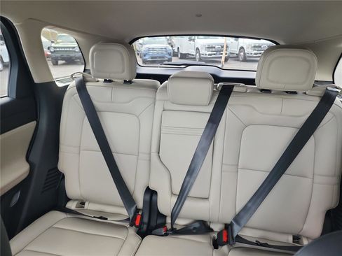 New 2026 Lincoln Corsair Premiere image 15