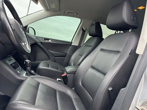 Used 2017 Volkswagen Tiguan S image 8