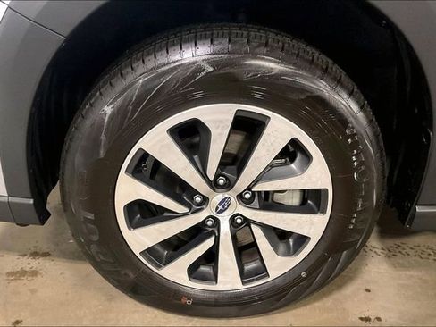 Used 2025 Subaru Outback Premium image 9