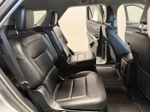 Used 2023 Ford Explorer XLT w/ Equipment Group 202A image 23
