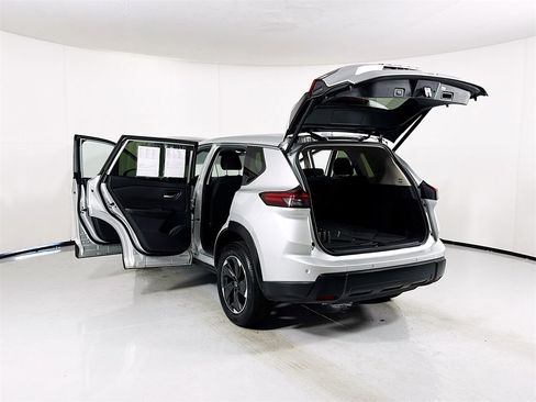 Used 2024 Nissan Rogue SV image 28