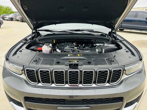 Used 2025 Jeep Grand Cherokee L Limited AWD/4WD image 48