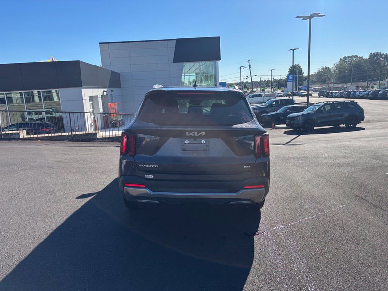 Certified 2025 Kia Sorento S w/ Panoramic Sunroof Package AWD/4WD image 7