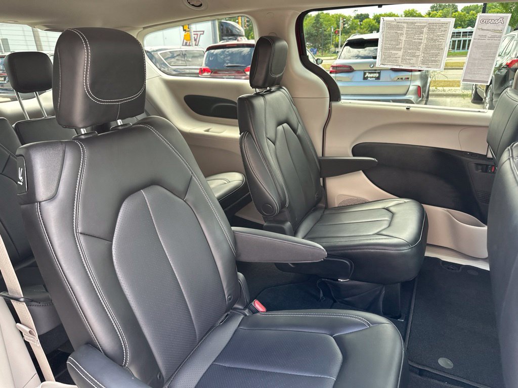 Used 2023 Chrysler Pacifica Touring-L AWD/4WD image 20