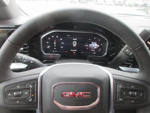 New 2026 GMC Sierra 1500 SLE image 18