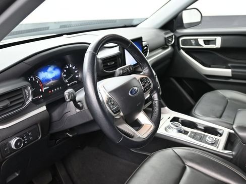Used 2022 Ford Explorer XLT w/ Equipment Group 202A AWD/4WD image 10