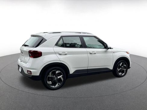 Used 2026 Hyundai Venue SEL FWD image 17