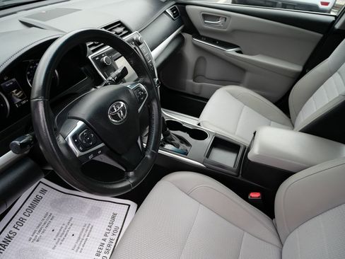 Used 2017 Toyota Camry SE FWD image 12