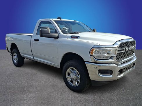 Used 2024 RAM 2500 Tradesman w/ Chrome Appearance Group AWD/4WD image 3