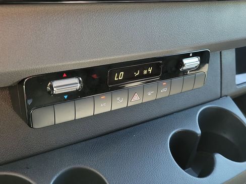 Used 2025 Mercedes-Benz Sprinter 2500 image 31