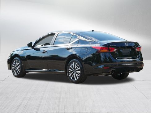 Certified 2023 Nissan Altima 2.5 SV w/ SV Premium Package AWD/4WD image 5