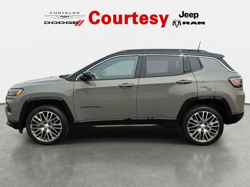 Certified 2023 Jeep Compass Limited w/ Elite Group AWD/4WD image 7