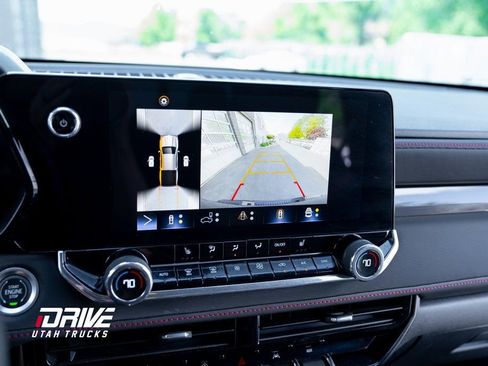 Used 2024 Chevrolet Colorado Z71 w/ Z71 Convenience Package 2 image 32