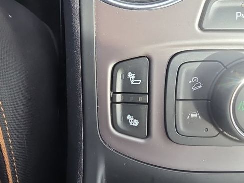 Used 2024 GMC Terrain AT4 w/ Tech Package AWD/4WD image 7