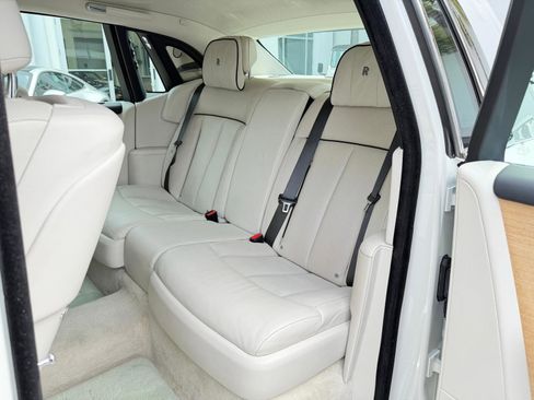 Used 2019 Rolls-Royce Phantom Sedan RWD image 54