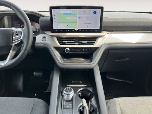 Used 2025 Ford Explorer Active AWD/4WD image 11
