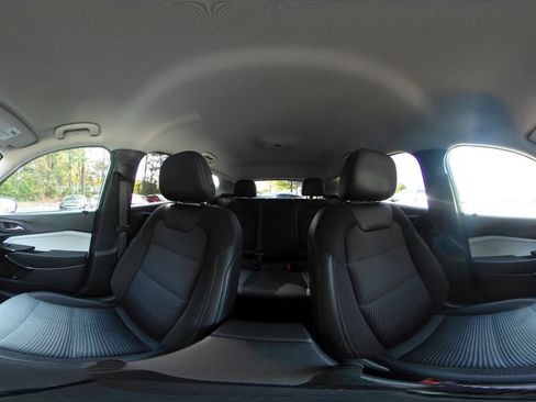 Used 2025 Chevrolet Trax LT w/ LT Convenience Package FWD image 43