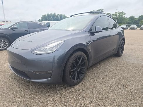 Used 2021 Tesla Model Y Long Range AWD/4WD image 1