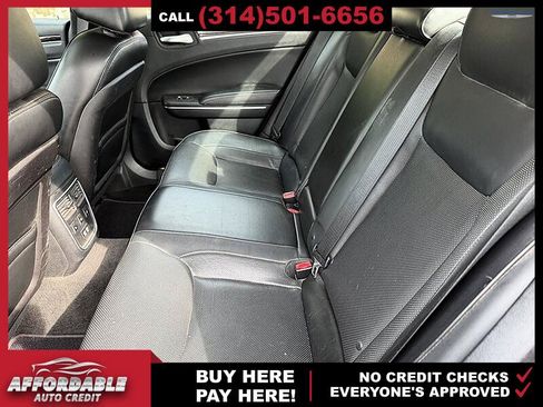 Used 2016 Chrysler 300 C RWD image 11