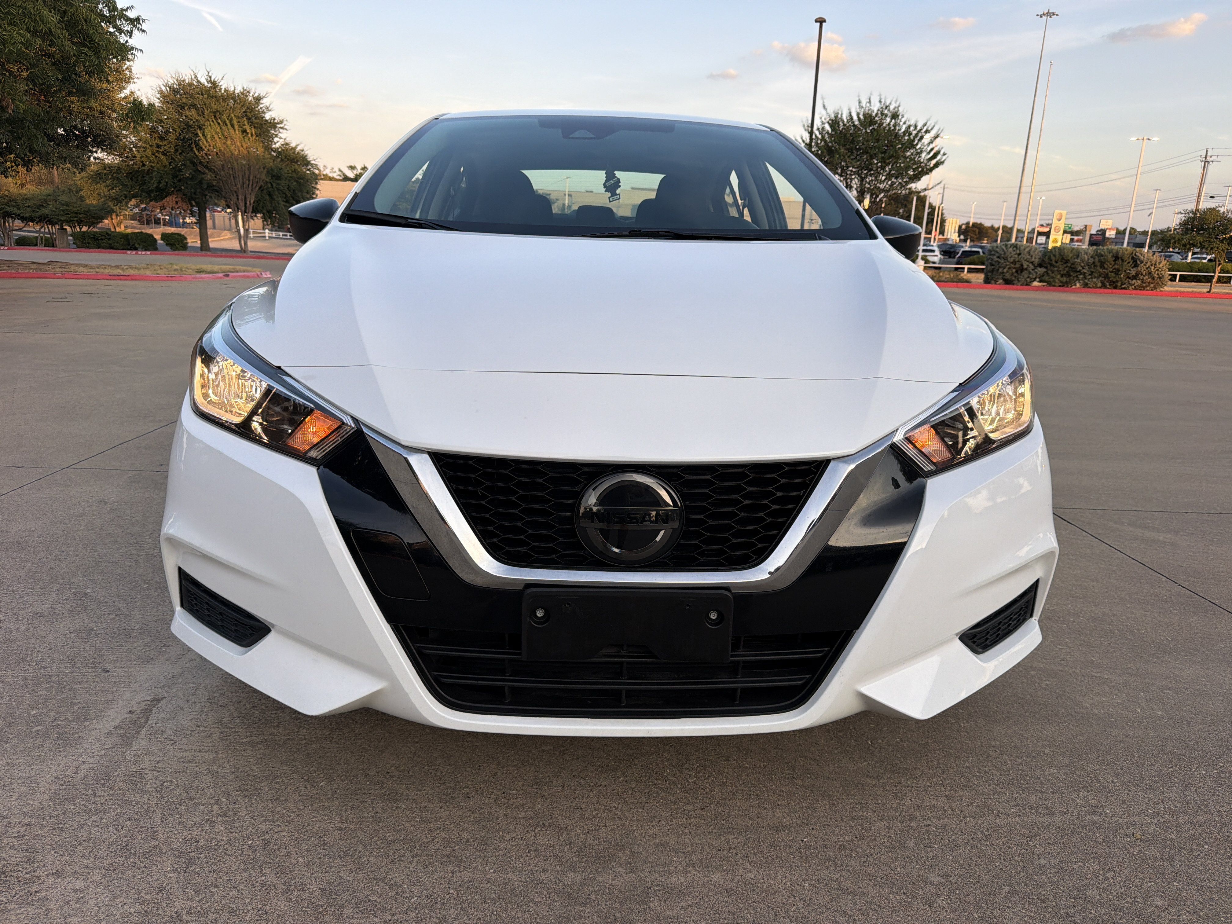 Used 2021 Nissan Versa S FWD image 2