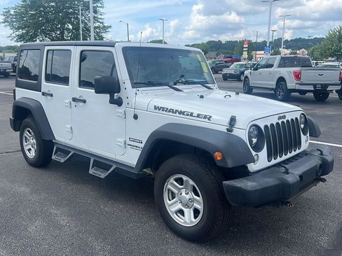 Used 2017 Jeep Wrangler Unlimited Sport w/ Max Tow Package AWD/4WD image 2