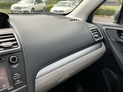 Used 2017 Subaru Forester 2.5i AWD/4WD image 25