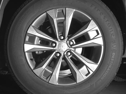 Used 2025 Chevrolet Equinox LT FWD image 14