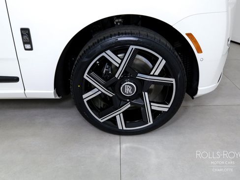 New 2026 Rolls-Royce Cullinan Black Badge AWD/4WD image 42