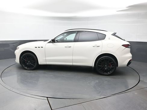 Used 2021 Maserati Levante AWD/4WD image 4