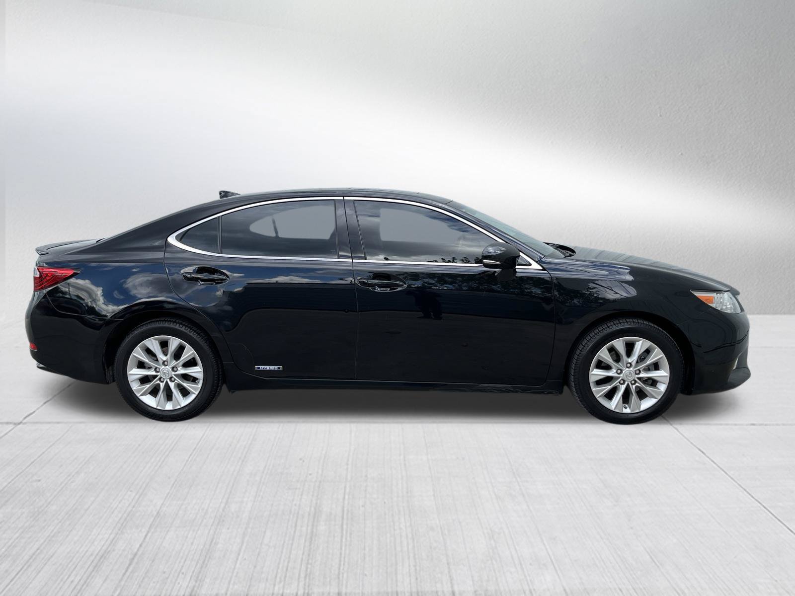 Used 2015 Lexus ES 300h w/ Navigation System Package FWD image 5