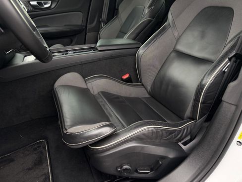 Used 2020 Volvo S60 T6 R-Design image 12