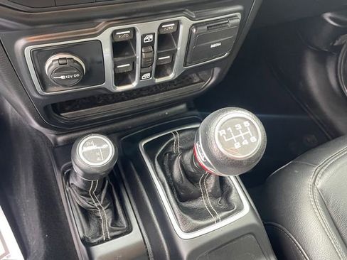 Used 2018 Jeep Wrangler Unlimited Sahara AWD/4WD image 25