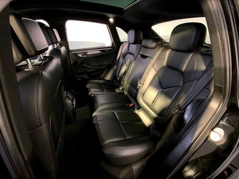 Certified 2018 Porsche Macan AWD/4WD image 24