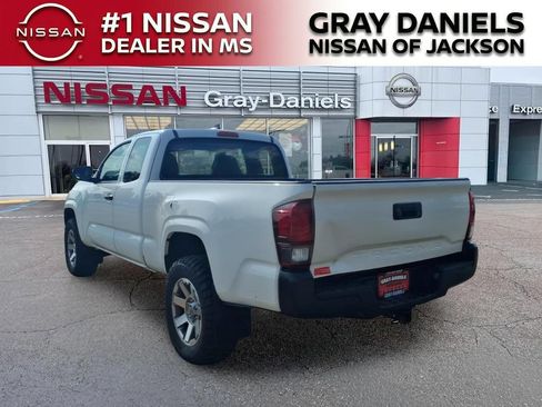 Used 2018 Toyota Tacoma SR RWD image 6