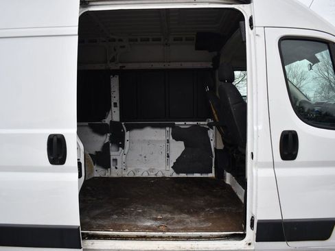 Used 2016 RAM ProMaster 2500 w/ Premium Appearance Group image 20