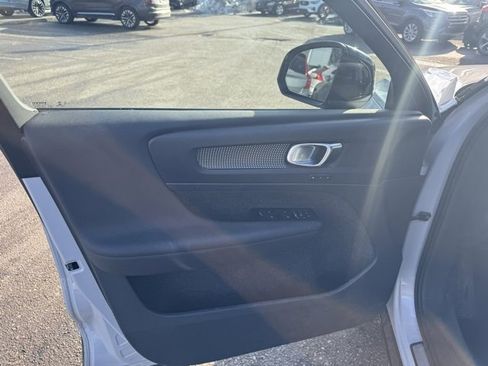 Used 2022 Volvo XC40 P8 Recharge Plus image 8