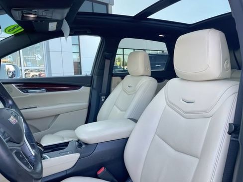 Certified 2018 Cadillac XT5 Premium Luxury FWD image 12