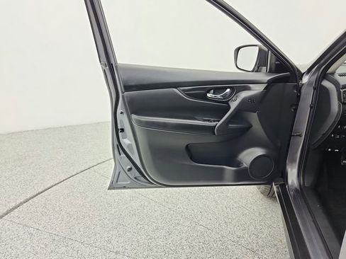 Used 2017 Nissan Rogue SL image 32